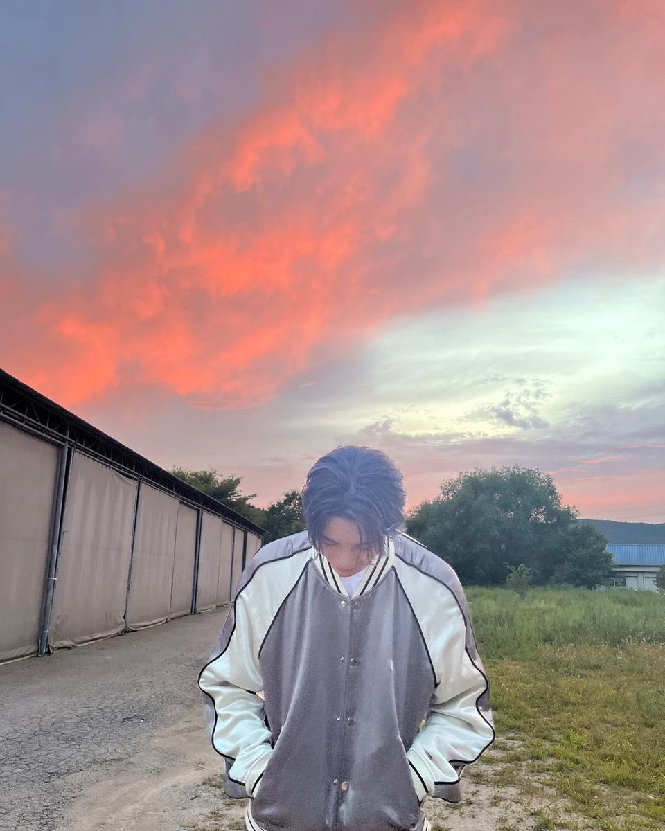 Johnny_Egypt's tweet photo. •°22.09.11°•

تحديث جوني عبر الانستجرام 

-☁️☁️

#JOHNNY #NCT #쟈니 #엔시티 @NCTsmtown_127 @NCTsmtown https://t.co/Cdwr9mtnd8
