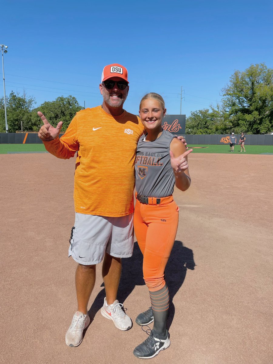 MartiYaerger's tweet photo. What a great day to be on the field! I enjoyed camp with @CowgirlSB. Thank you @OSUcoachG and @Coach_Shippy for an amazing day! #GoPokes #Classof2024 #CowgirlUp 🧡🤠🖤 https://t.co/03jSDWavFm