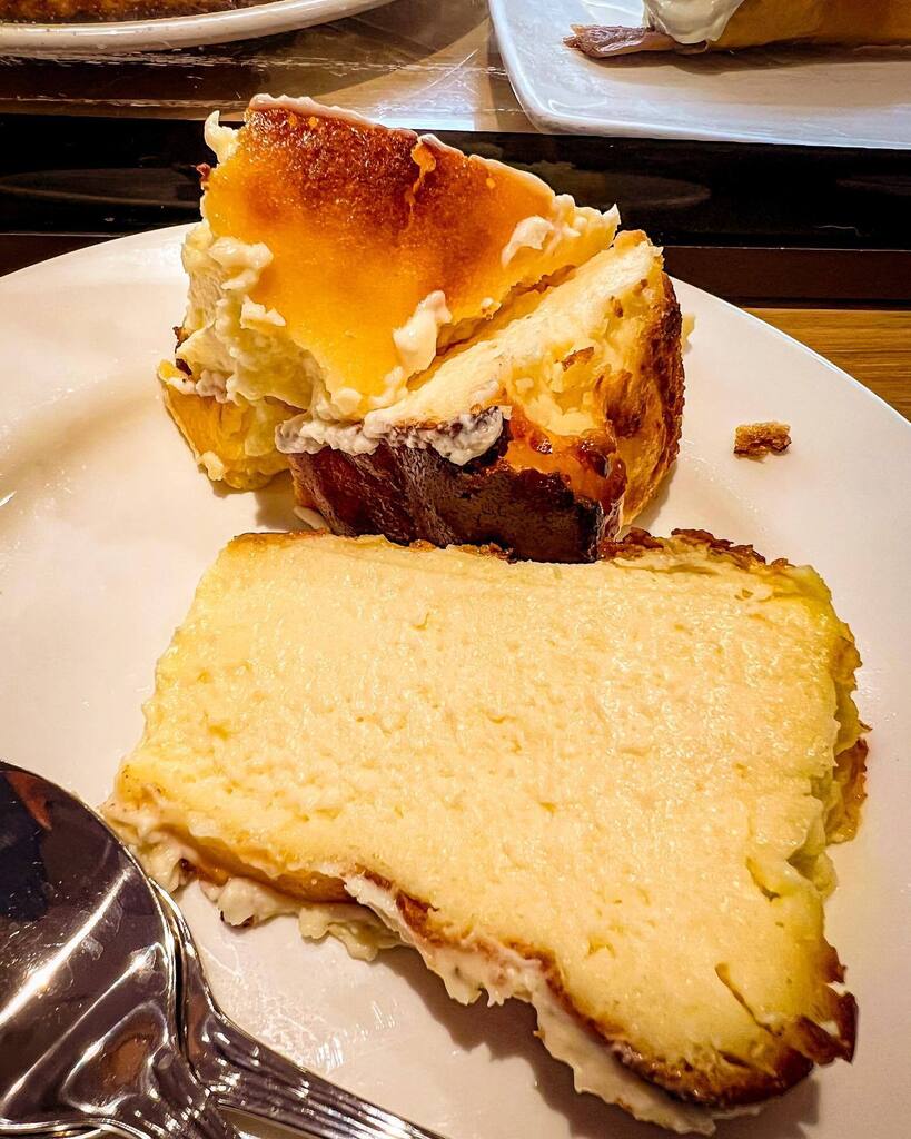piox_tweets's tweet photo. La Viña tarta de queso, yup, the original burnt basque cheesecake. Not as burnt on top as I imagined. And so easy to eat. Get your own slice, no need to share with anyone 😉
The tortilla was good too! 
#sansebastian #burntbasquecheesecake https://t.co/ZO2aBWCWdm
