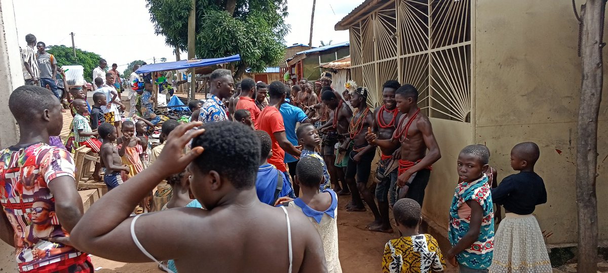 elhadjham's tweet photo. Les jeunes #Nawda en sortie de danses pour dire que la flamme de la #tradition n'est pas éteinte.Les Togolais qui ne connaissent pas le TOGO, nous vous offrons des sorties inédites au #TOGO, partout ailleurs. #tgtwittos, #ahuruba, #Denyigban, #Otogo. #TogoCultures. #Agritourisme. https://t.co/iG34qitQv4