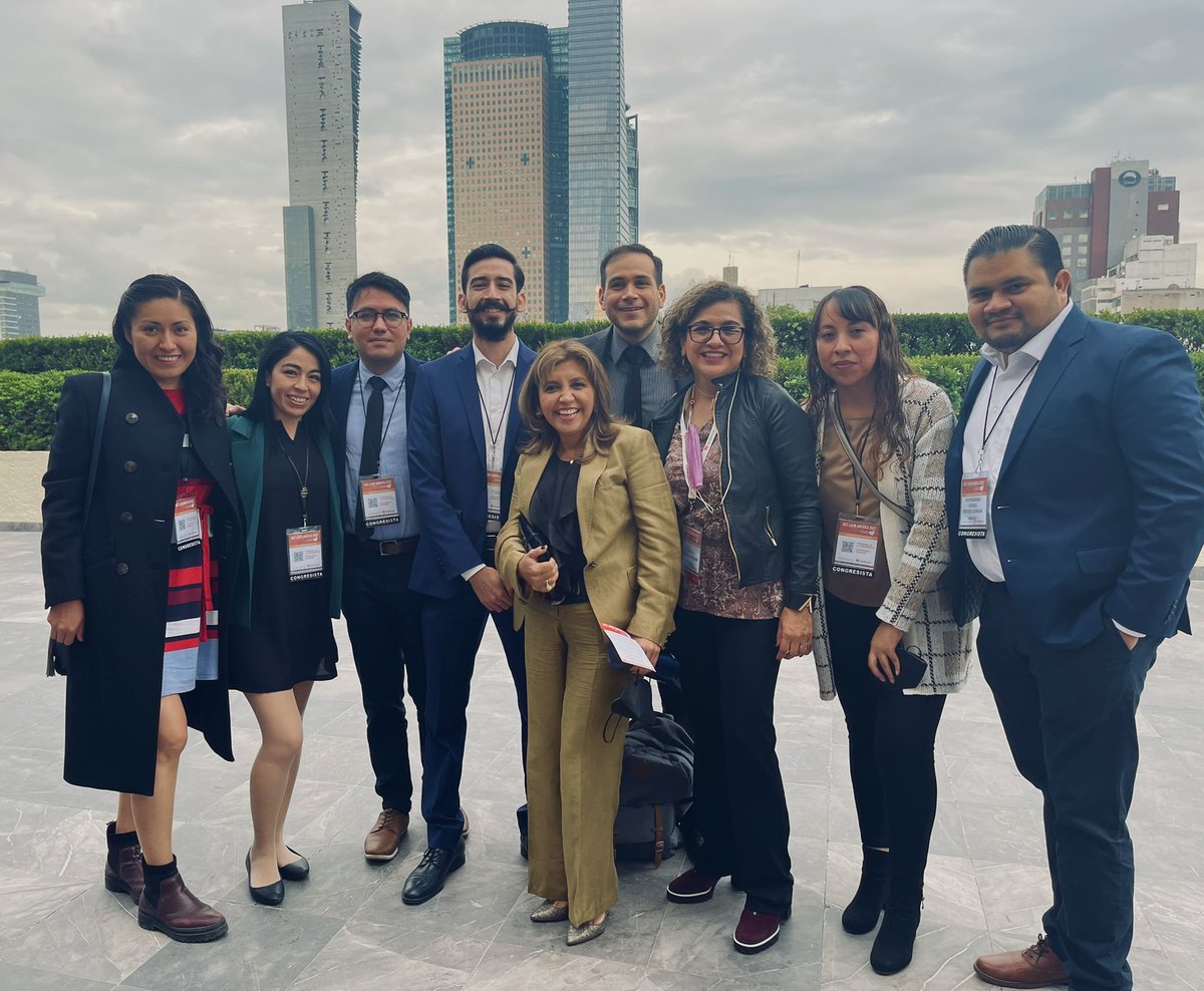 CCongenitasSXXI's tweet photo. Distintas Instituciones, distintas generaciones pero una misión: 𝗮𝘆𝘂𝗱𝗮𝗿 𝗮 𝗻𝗶𝗻̃𝗼𝘀 𝘆 𝗮𝗱𝘂𝗹𝘁𝗼𝘀 𝗰𝗼𝗻 𝗖𝗮𝗿𝗱𝗶𝗼𝗽𝗮𝘁𝗶́𝗮𝘀 𝗖𝗼𝗻𝗴𝗲́𝗻𝗶𝘁𝗮𝘀 @CardioAcademic @ACCinTouch @Tu_IMSS #HechoEnCardioSXXI #CHDteam https://t.co/IreDiXZPDo