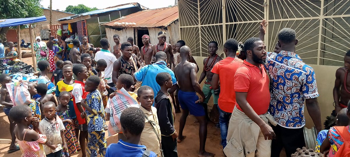 elhadjham's tweet photo. Les jeunes #Nawda en sortie de danses pour dire que la flamme de la #tradition n'est pas éteinte.Les Togolais qui ne connaissent pas le TOGO, nous vous offrons des sorties inédites au #TOGO, partout ailleurs. #tgtwittos, #ahuruba, #Denyigban, #Otogo. #TogoCultures. #Agritourisme. https://t.co/iG34qitQv4