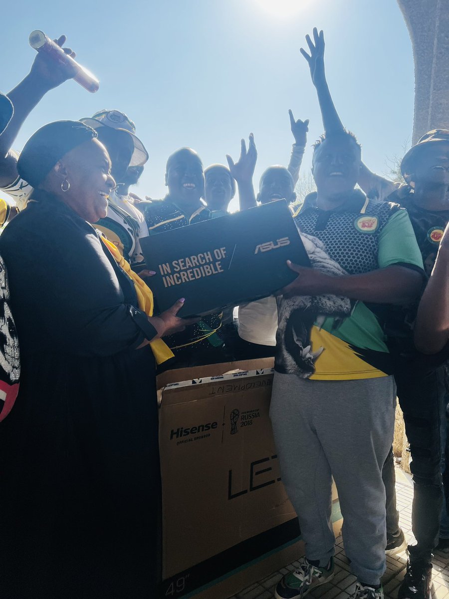 EdgarLegoale's tweet photo. ANCYL Fezile Dabi Region celebrates 78th Anniversary of the ANCYL with Free State Premier Sefora Ntombela 🖤💚💛❤️#ancyl78 https://t.co/uXTf8B2wnP