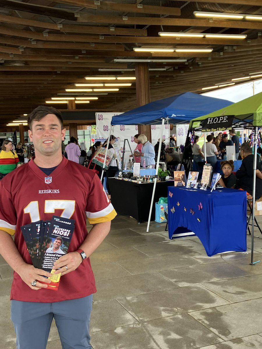 niosi2022's tweet photo. Celebrating all things local at the DC State Fair at #GatewayDC at the old St. Elizabeth’s hospital. Great to catch up with @jtonerv and the @dcwater mascot. #DCstatefair https://t.co/T2sv0FVcAf