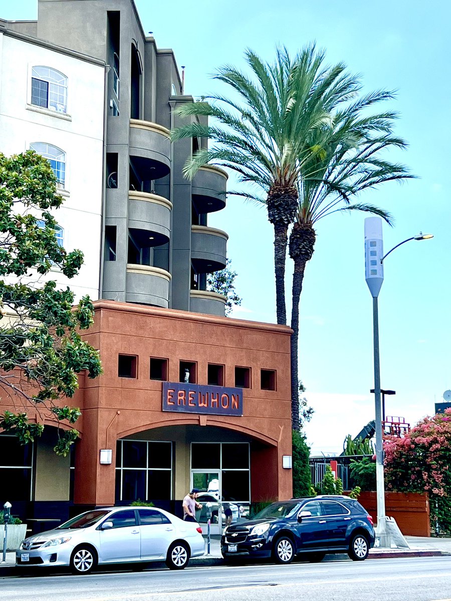 Neil Saunders tweet media