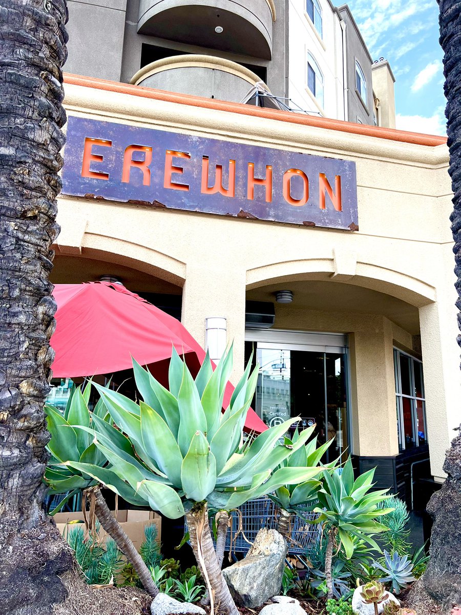 Neil Saunders tweet media