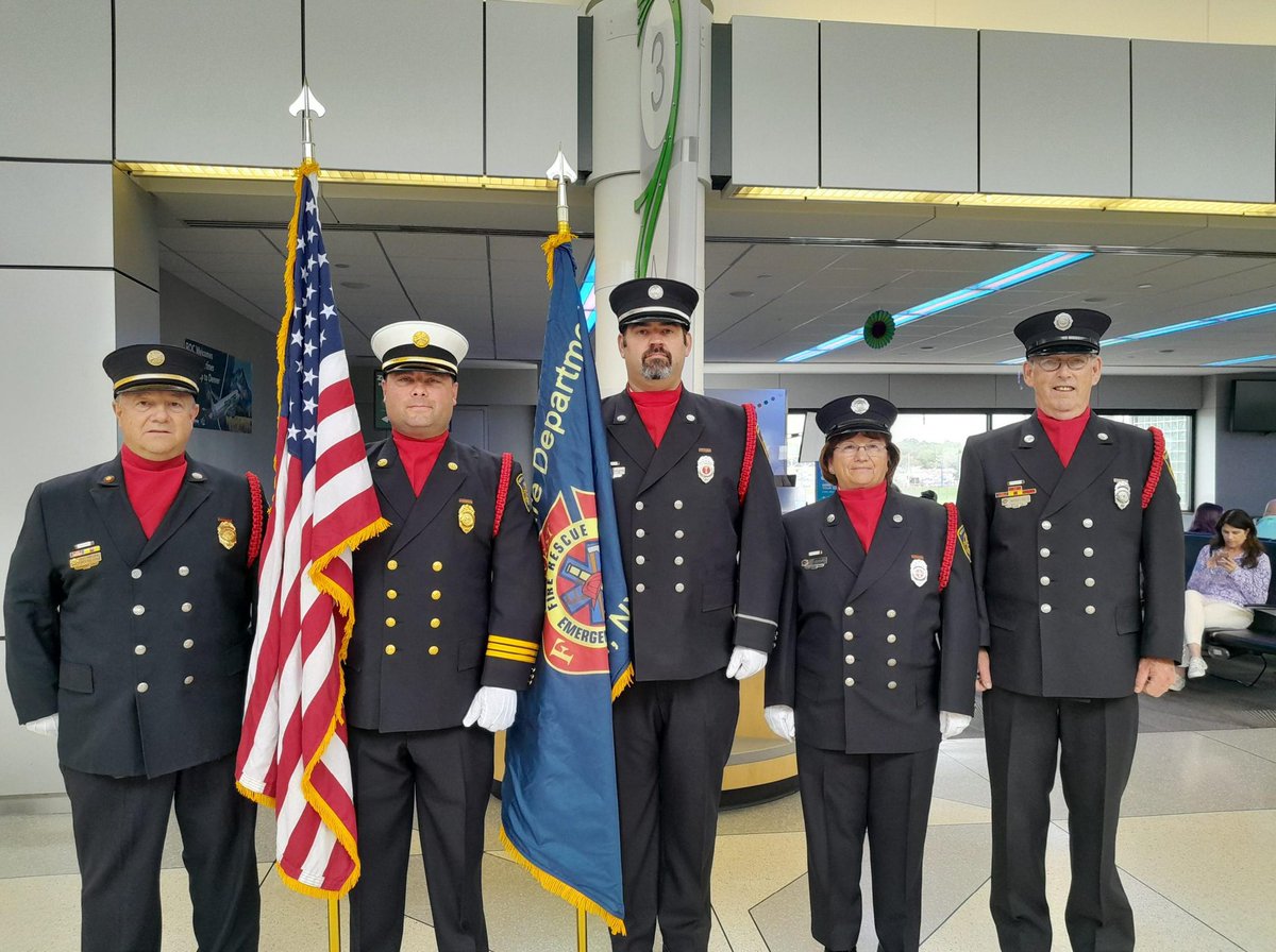 DavePhelpsAIA's tweet photo. I had the honor of being on the color guard for Honor Flight Rochester’s 73 mission, welcoming home 57 hero’s from their trip to Washington DC. 5 Korean, 46 Vietnam, and 6 Cold War veterans. If you have never experienced an Honor Flight return I strongly encourage you to do it! https://t.co/O3uqknvc0m