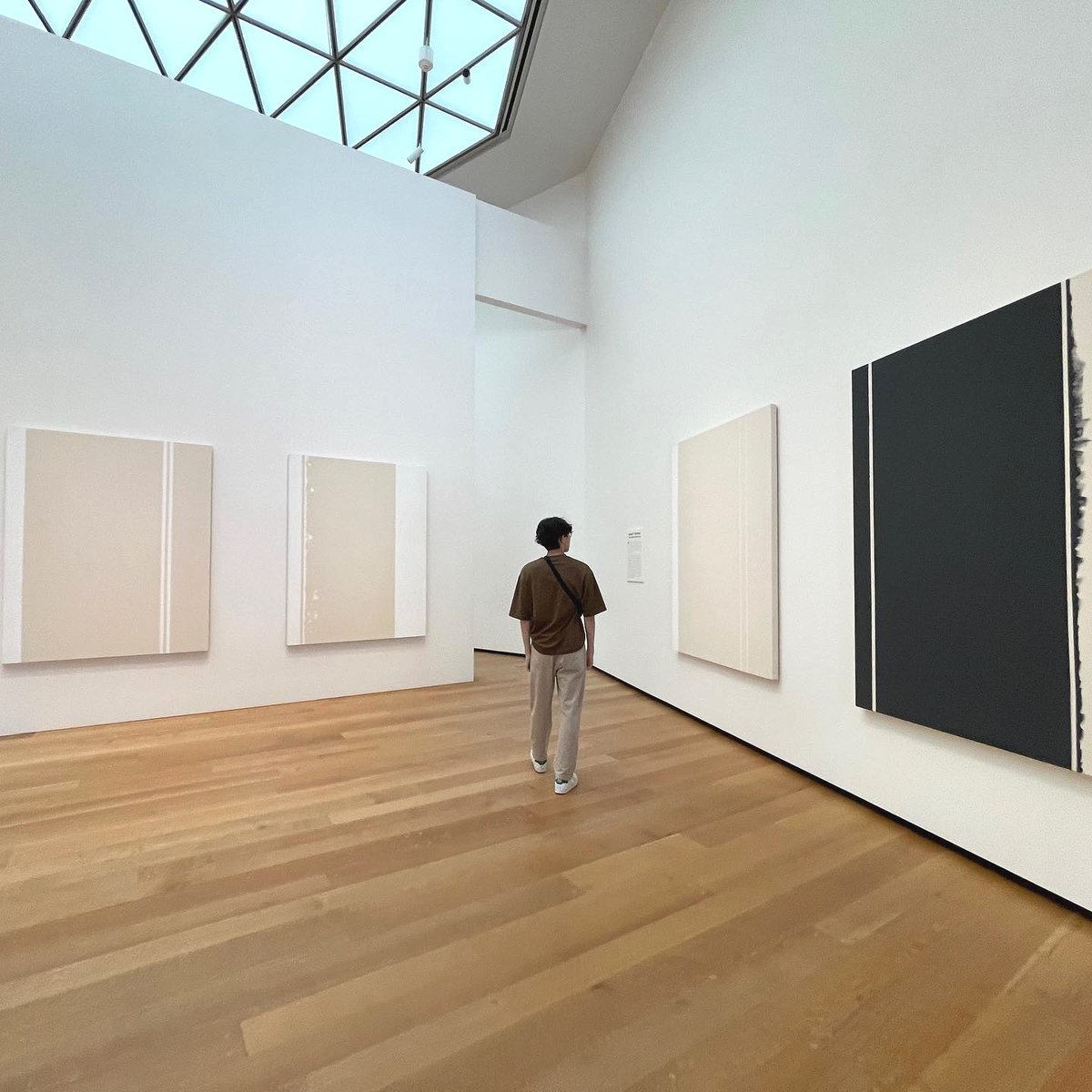 ngadc's tweet photo. A room that clears your mind of all the useless thoughts > https://t.co/hmn8G68An0