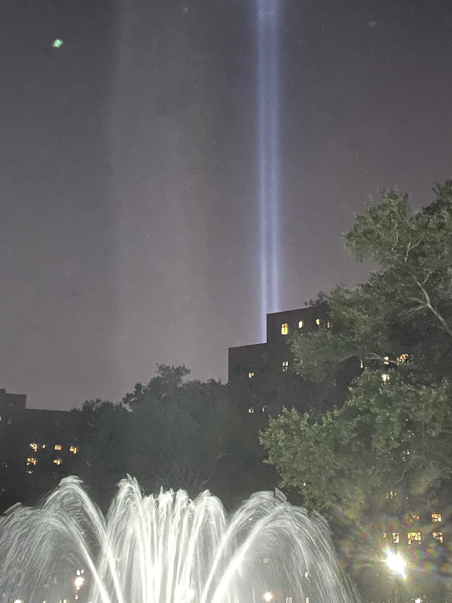 voicesfromwar's tweet photo. Remembering. 9/11/01 https://t.co/yDnUtI2KF4
