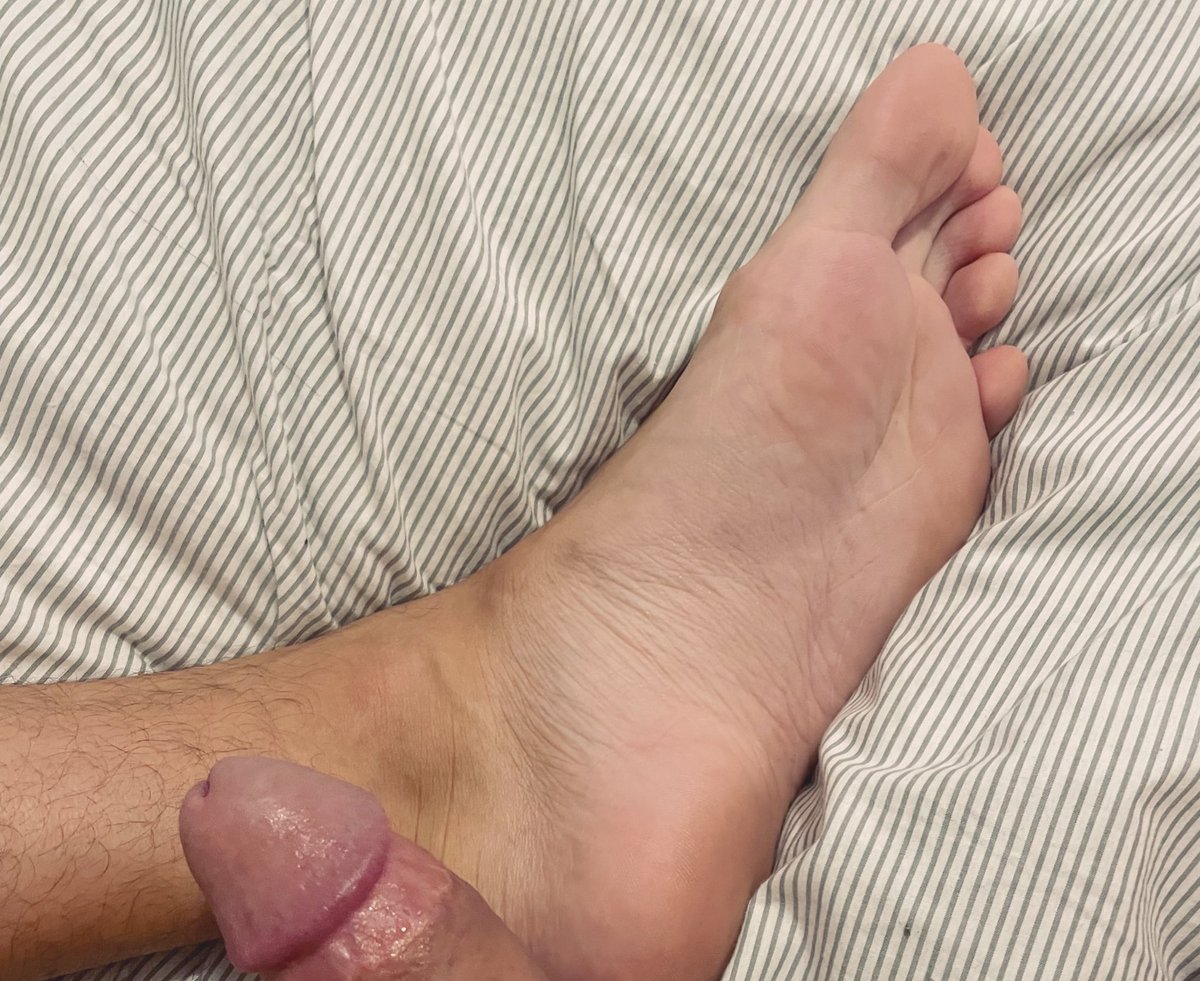 Wanna see cum on my feet? 💦 🦶🏻 #feetfethish #gayfeet #malefeet #menfeet #pies #pieshombres #feetpicsforsales
