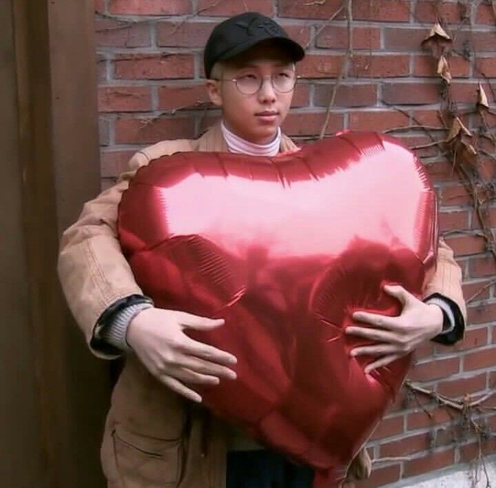 GRusdemova's tweet photo. İyiki doğdun Namu♡
#HappyRMDay #HappyNamjoonDay #HappyBirthdayNamjoon https://t.co/1kMnQELQJH