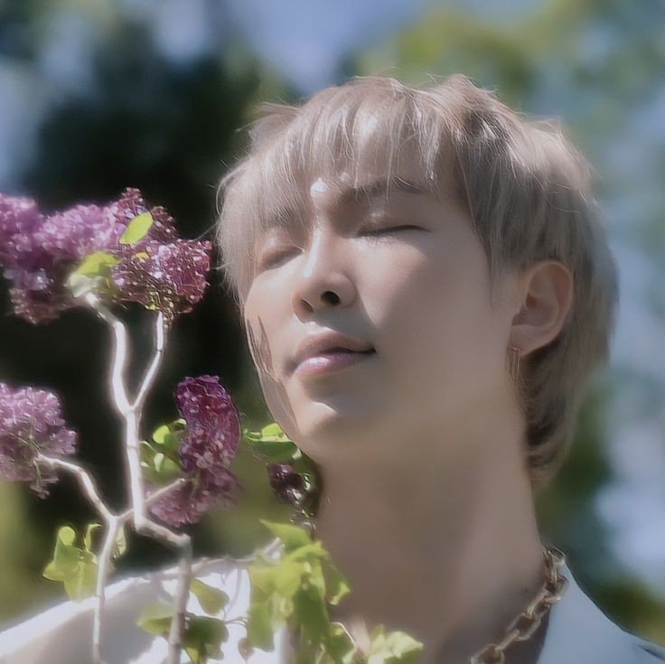 GRusdemova's tweet photo. İyiki doğdun Namu♡
#HappyRMDay #HappyNamjoonDay #HappyBirthdayNamjoon https://t.co/1kMnQELQJH