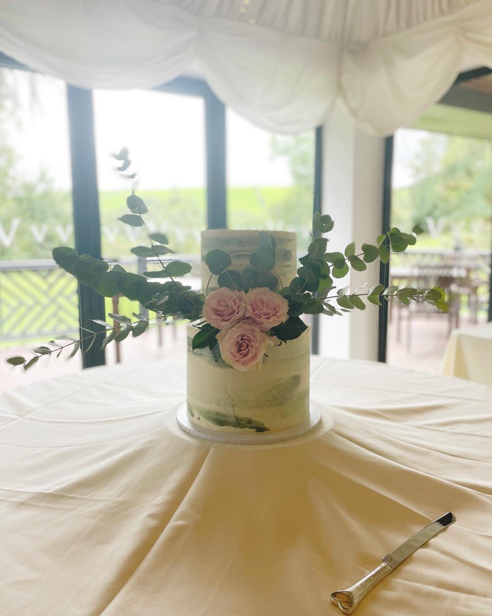 lonewolfbaker's tweet photo. Wedding cake from @TheVillaLevens this weekend 

#baker #weddingcakebaker #northwestweddings #morecambebay #levens #southlakes #lakesdistrictweddings https://t.co/maESCNDk8c