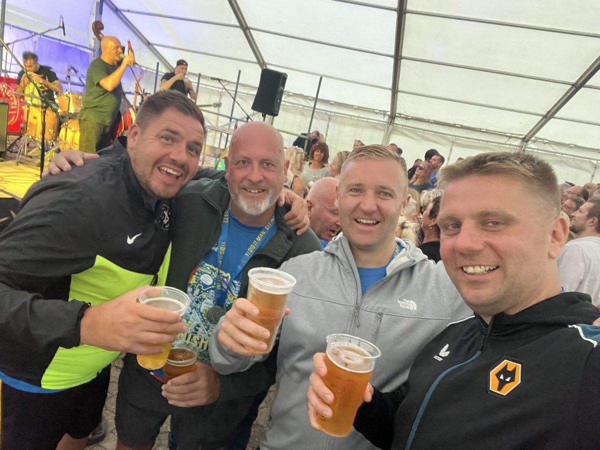 Run 13 miles in the north east and bump into a couple of wolves fans. 

What these guys do for charity is inspirational 

#wwfc #gnr2022 

@marc01evans @wolvespremier @WolvesFox