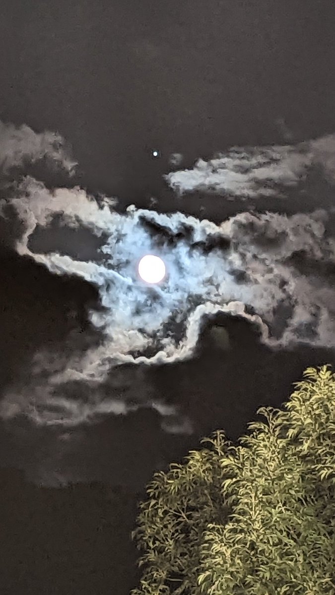 trupzi's tweet photo. #MoonforJoon
Happy Birthday, Joonie
#NAMJOONDAY https://t.co/7e7zq6nLgz