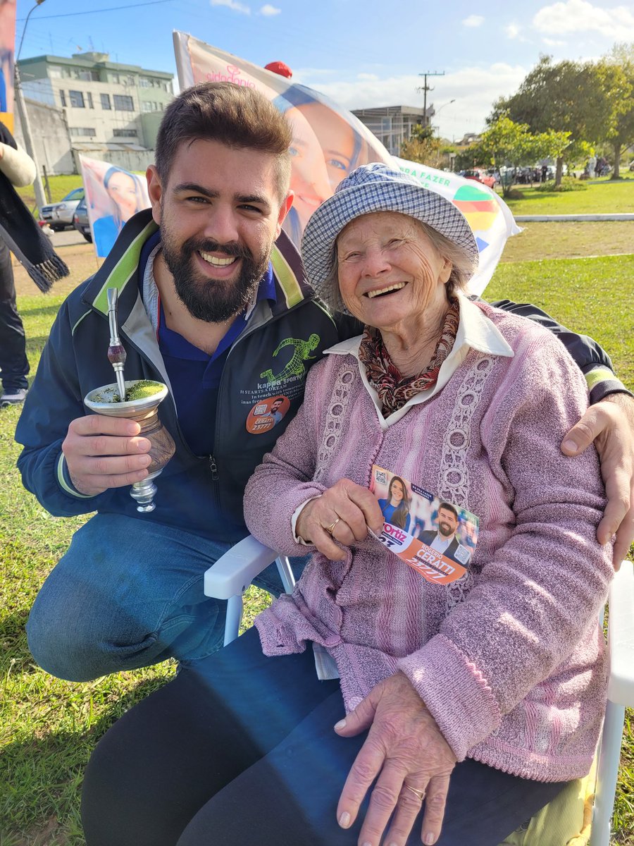 RogerioCeratti's tweet photo. Quem conhece ela há pouco não sabe sua história e das lutas sociais que enfrentou.

Vó Selminha, obrigado por acreditar em mim e me incentivar nessa trajetória política 🧡

#idosos #educacao #respeito #tôcomceratti #rogerioceratti #solidariedade #23777 #Eleicoes2022 https://t.co/9IIQR18lMd