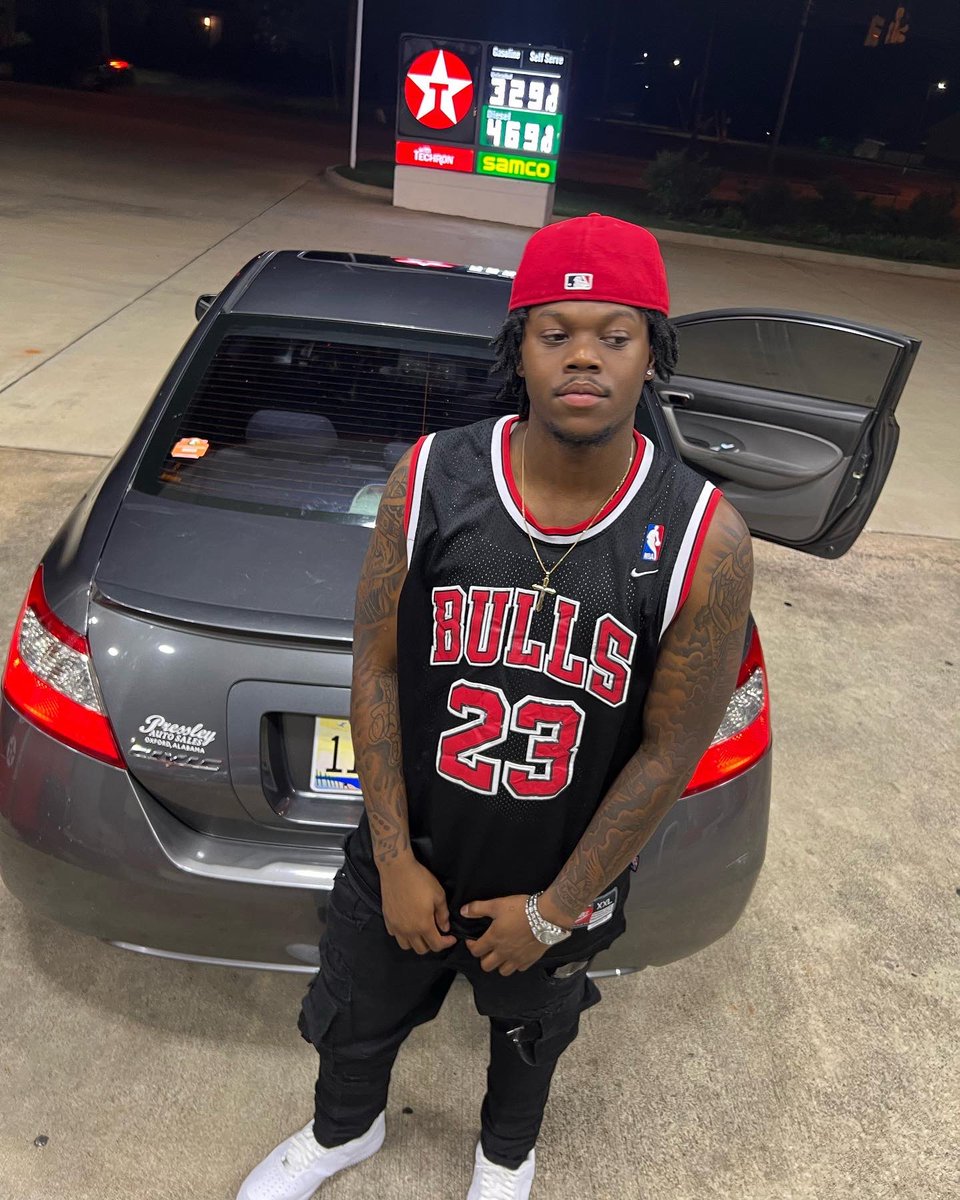 bmtmarty's tweet photo. I used to want to be like Michael Jordan
Figure I would make the NBA and make me a fortune⭐️ #lldubc🕊 https://t.co/yxeH3vmSHG