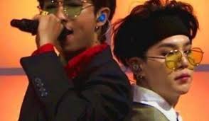 fanassmat's tweet photo. @bts_twt_YNG @thv95_thv @BTS_twt Happy birthday 💜 🌈 🌈 https://t.co/n6PbQEIOL5