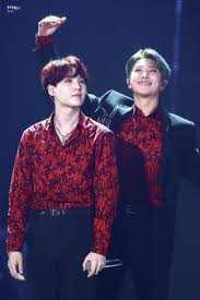 fanassmat's tweet photo. @bts_twt_YNG @thv95_thv @BTS_twt Happy birthday 💜 🌈 🌈 https://t.co/n6PbQEIOL5