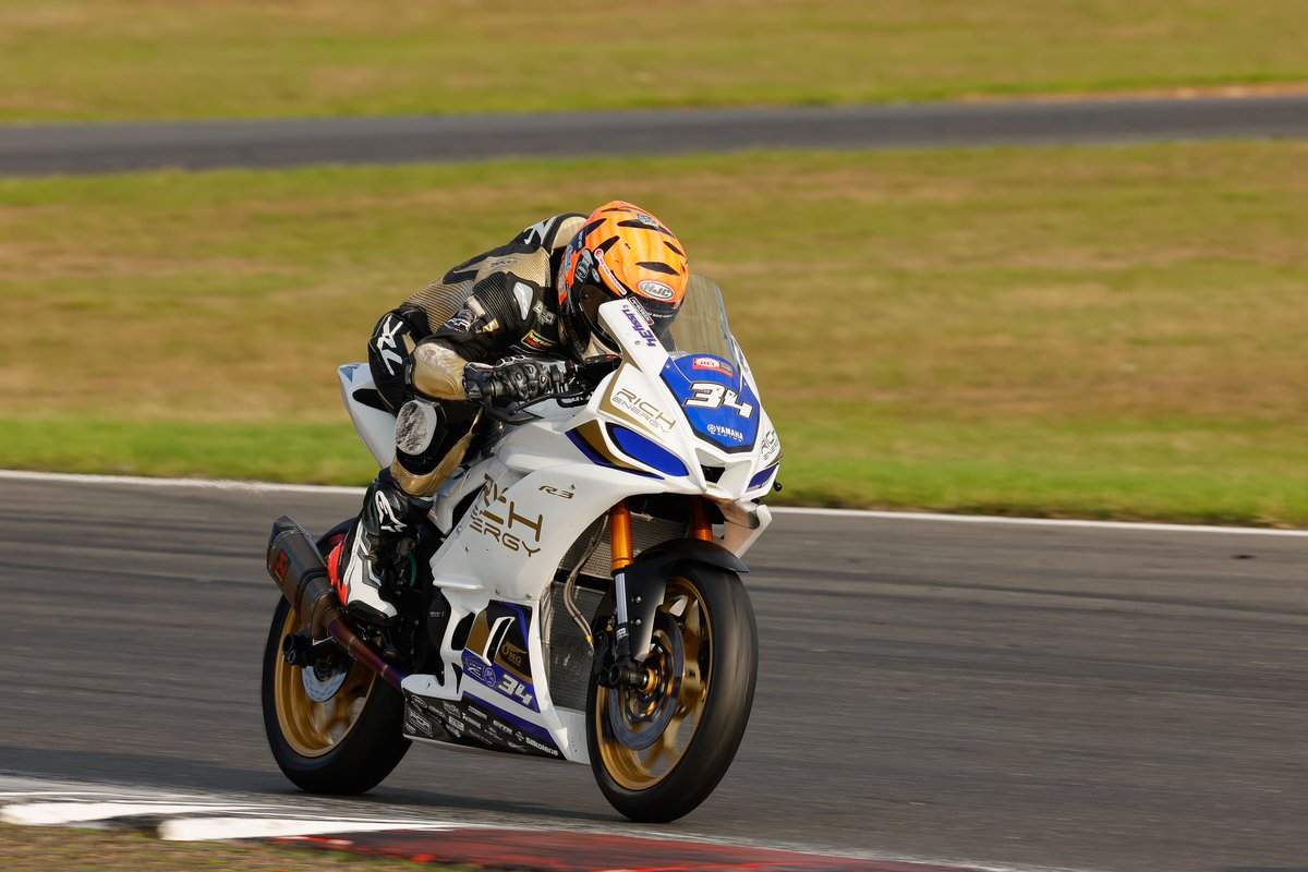 I feel it was a difficult weekend at Snetterton circuit! But the only way is up 💜 had the pace but just wasn't meant to be! P24 and P27 for my races this weekend and I am sooooo looking forward to Oulton Park
Thank you so much to all my supporters and sponsors 💜👍🏁