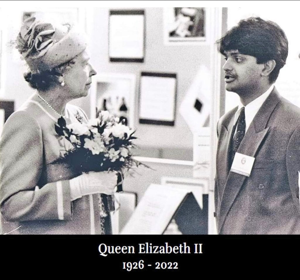 Shahid4Labour's tweet photo. It was truly humbling to be at @RochdaleCouncil N1R for the #ProclamationCeremony to announce #CharlesIII as King. I also had the opportunity to pay my respects & sign the book of condolences for the Queen.
I met the Queen in 1992 at the official opening of @hopwoodhall College. https://t.co/9Eaf5K4D9j