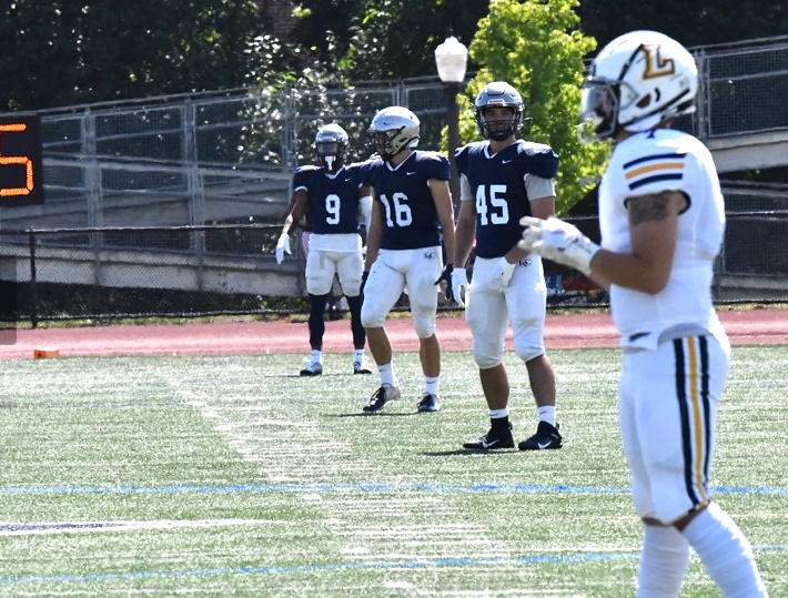 Back deep on kick return 😤
💙🤍🏈 <a href="/LVCFootball/">LVC Football</a>