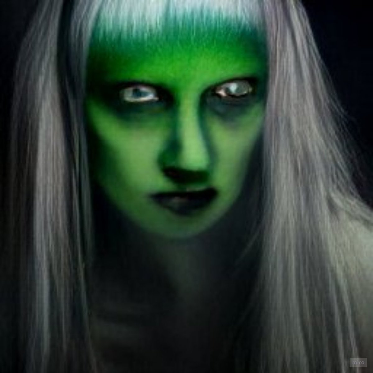 metanightmares's tweet photo. I bit of horror on a Sunday night👻
GN guys.
#scarynft #solana https://t.co/aqXAxSP8wM