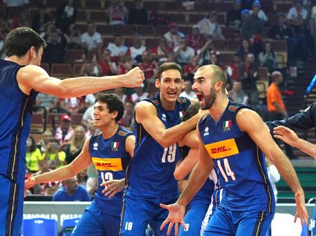 treallaterza's tweet photo. Cosa vedete voi vs cosa vedo io:
#ItaliaPolonia #italvolley https://t.co/rEvQKDqavI