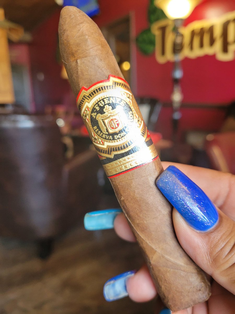 1SmokinChick's tweet photo. Fuente's Eye Of the Shark. Happy Sunday! https://t.co/CjTvQ0qJGH