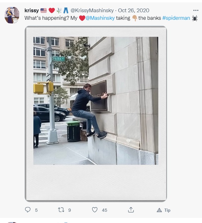 scaminsky1's tweet photo. 😂😂🤮🤮 Didn't age well. Turned out to be another kind of Super HERO. SUPER SCAMMER to the rescue
#CelsiusNetwork #Celsius #TrueCelsians #CommunityFirst #Mashinsky #KrissyMashinsky #MashinskyOut #Scam #CryproScam https://t.co/HzYmU0DHcN