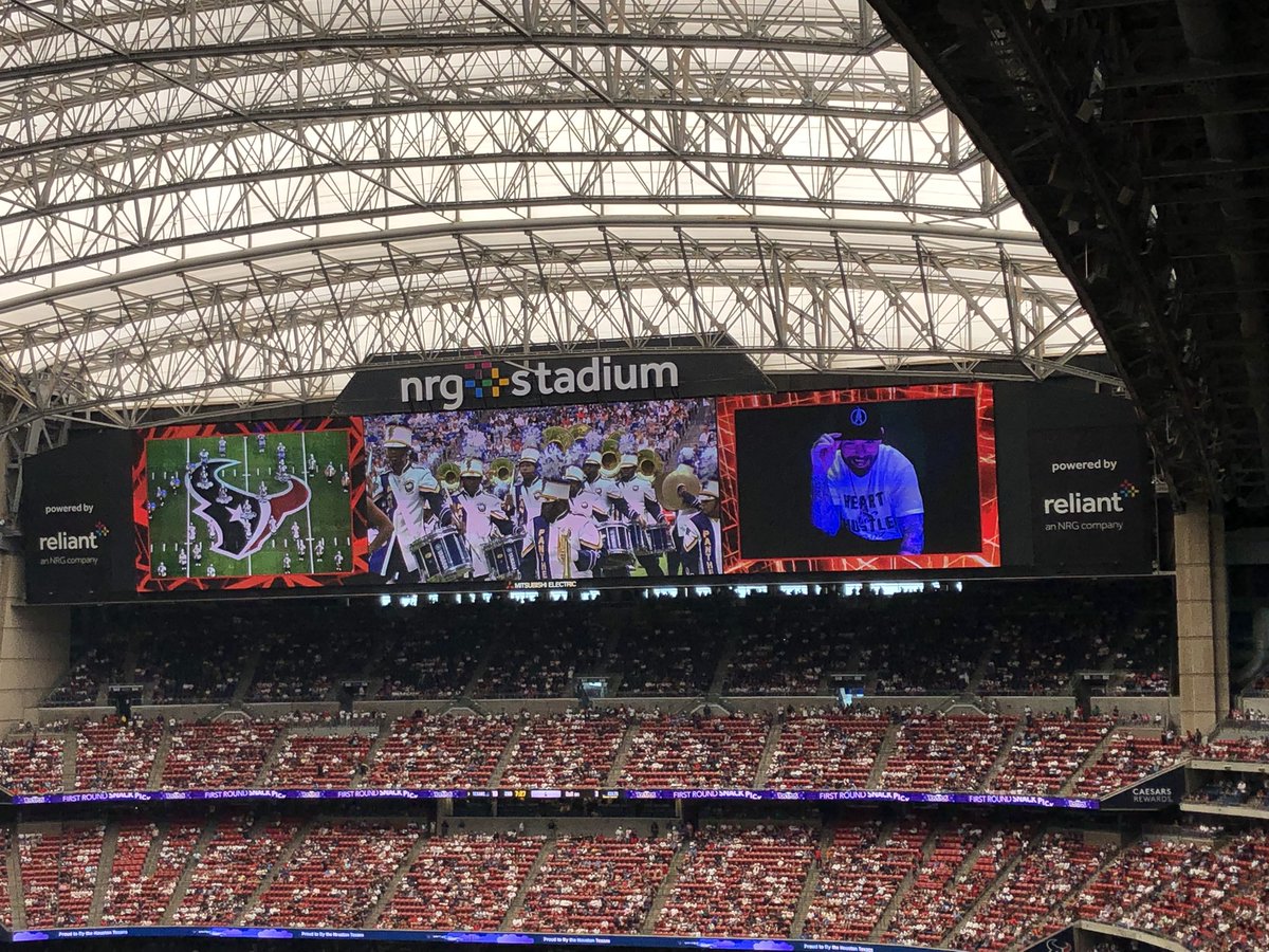 LacyChelisa's tweet photo. A very welcome self-care moment w/ my girl kiddo @lovetempestt, my fav rapper, Houston’s own 🎤@paulwallbaby & my @HoustonTexans 🏈Liberty White-Out game @nrgpark. #NorthSide4Life https://t.co/psihYZ6Nkr