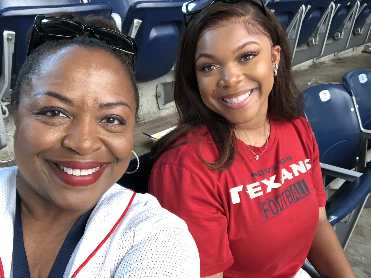 LacyChelisa's tweet photo. A very welcome self-care moment w/ my girl kiddo @lovetempestt, my fav rapper, Houston’s own 🎤@paulwallbaby & my @HoustonTexans 🏈Liberty White-Out game @nrgpark. #NorthSide4Life https://t.co/psihYZ6Nkr