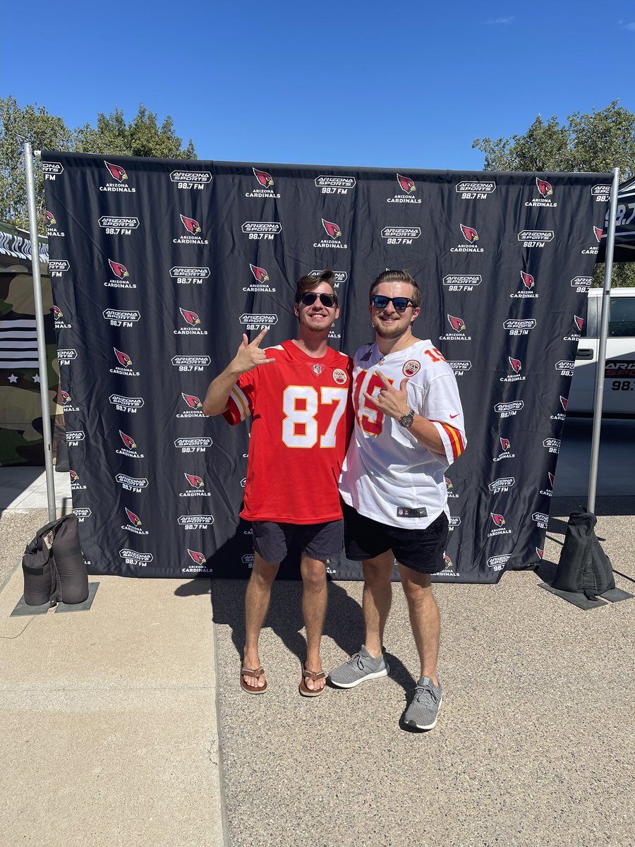 cseward555's tweet photo. GO CHIEEEEEEEEFS!!!😤😤😤😤😤

#BirdCityFootball #ChiefsKingdom https://t.co/c1Ozo44GF0