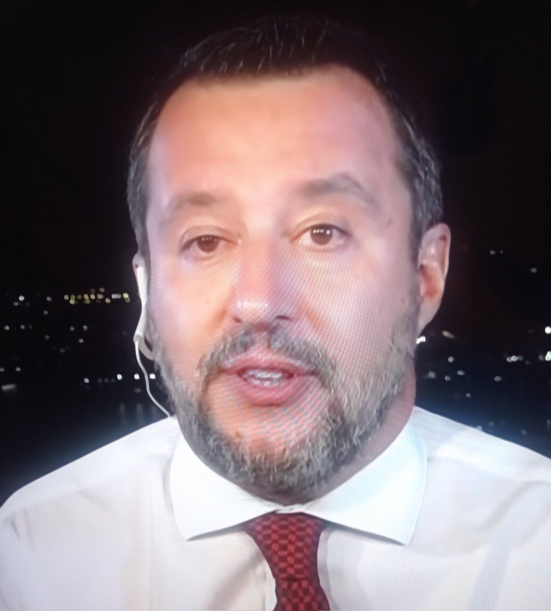 legalizzas's tweet photo. Il #Castelverde ,da zio Massi ,parlando di se in terza persona , affermava:
"#SalviniPagliaccio ha fermato gli sbarchi ? Si
#salvinicredino ha arrestato gli spacciatori di droga nelle scuole ? Si "
Votatelo pure eh... sapete cos'è.
#nonelarena #laPeggiore_DESTRA_diSempre https://t.co/bwSXQJZuJ2
