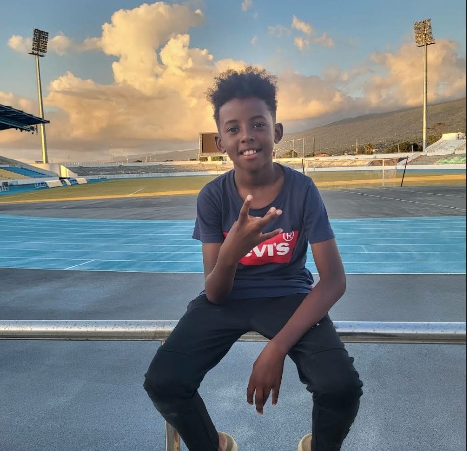 vagabond4lifee's tweet photo. Eske nou te konen #Rayad ??  yon jeune atis fransè ki pasyone de @wendyyyytraka. ㊗️㊗️🐜🐜 https://t.co/qLTpoKxg3E