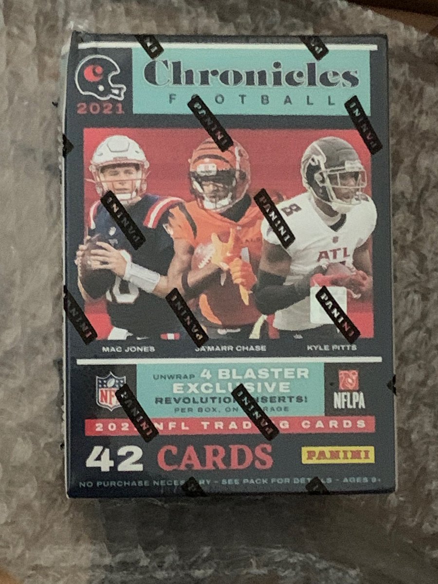 CardPurchaser's tweet image. Who wants a free 2021 Chronicles NFL Fanatics exclusive blaster? 

- Follow @CardPurchaser 
- Retweet this tweet
- Comment with your favorite NFL team!

Winner drawn Monday night at 9pm Central!