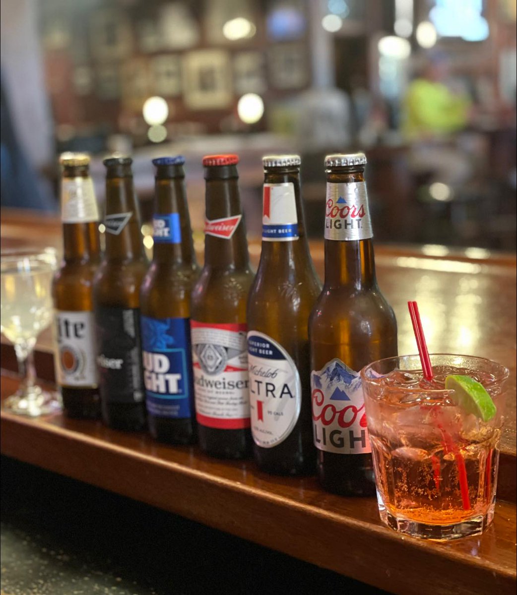 GiftAMeal's tweet photo. Keep chuggin'! 🚂 @TWSaloon has live music, delicious happy hour dishes, and nightly drink specials! What more could you ask for? 🤤
#stlsaloon #stlfoodie #stleats #stldrinks #stl #stlbeer #trainwrecksaloon #314together #stlhappyhour #giveback #giftameal https://t.co/A21inzlvVJ