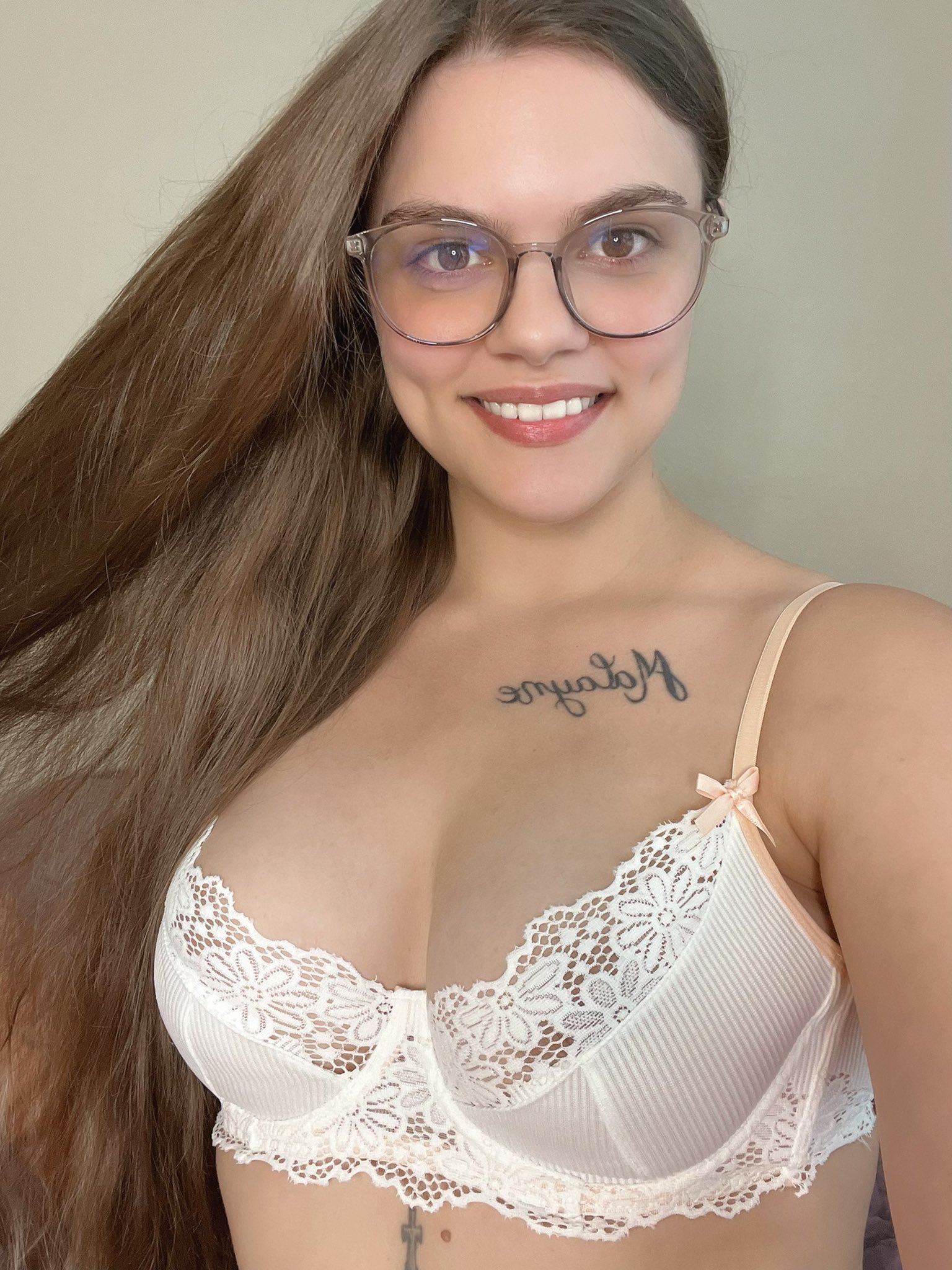 𝓜𝓸𝓵𝓵𝔂 𝓜𝓪𝓻𝓲𝓮 ♡ on Twitter: "What’s your favorite part of this selfie? 😇