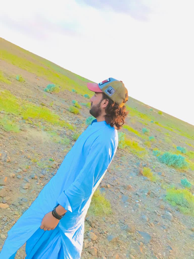 مسک ءِ عمبر زُلف بخمل ہانی آ نا وطن
نا خلیو   ای خنتے کجل  ہانی آ نا وطن 
#𝐆𝐁𝐚𝐥𝐨𝐜𝐡𝐢𝐬𝐭𝐚𝐧 𝐊𝐚𝐧𝐚 ❤