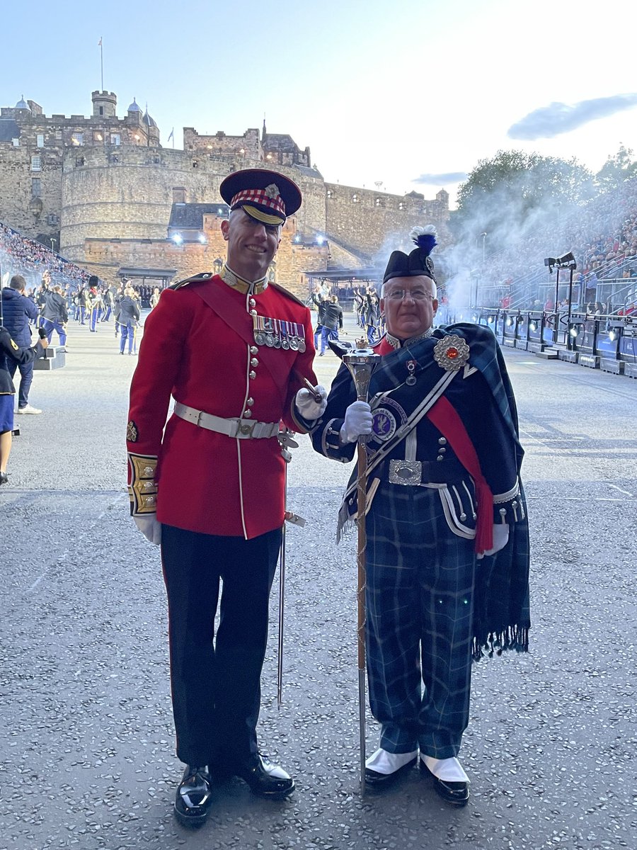 skyedrummajor's tweet photo. Privileged to have met ⁦@GSM_Edinburgh⁩  Anthony Gibson whilst at REMT as was my daughter Alison. Today undertaking solemn duty at Hollyrood  Palace as remains of Her Majesty Queen Elizabeth arrived, to be guarded in rest. https://t.co/gvT3v92ctt