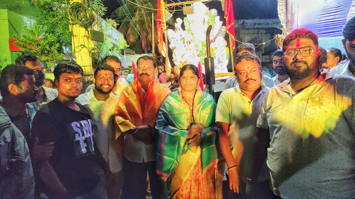 KUR_BRS's tweet photo. As part of Ganesh Immersion, Visited Rohini colony at Vayupuri and Santosh colony in Rkpuram and took the blessings of Lord Ganesha along with colony people.
#neredmetcorporator #136divisioncorporator #kothapallymeenaupendarreddy #Mynampally #kothapally https://t.co/4jS7SjbLG5