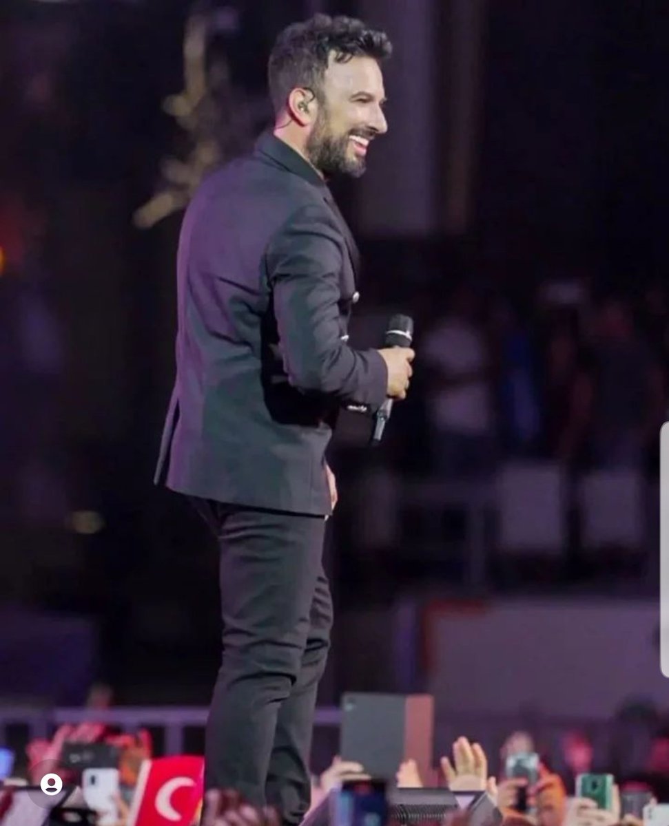 Selanik_Post's tweet photo. Tarkan'ı günlerdir eleştirenler..!
Şehit varken eğlenilmez" diyerek milyonlar harcadığı düğününü iptal edip evde sade bir nikahla evlendiğini bilmezler...

İsmail Küçükkaya Devlet Bahçeli
Enflasyon Sıfırlanacak https://t.co/lP3jzhbQjc