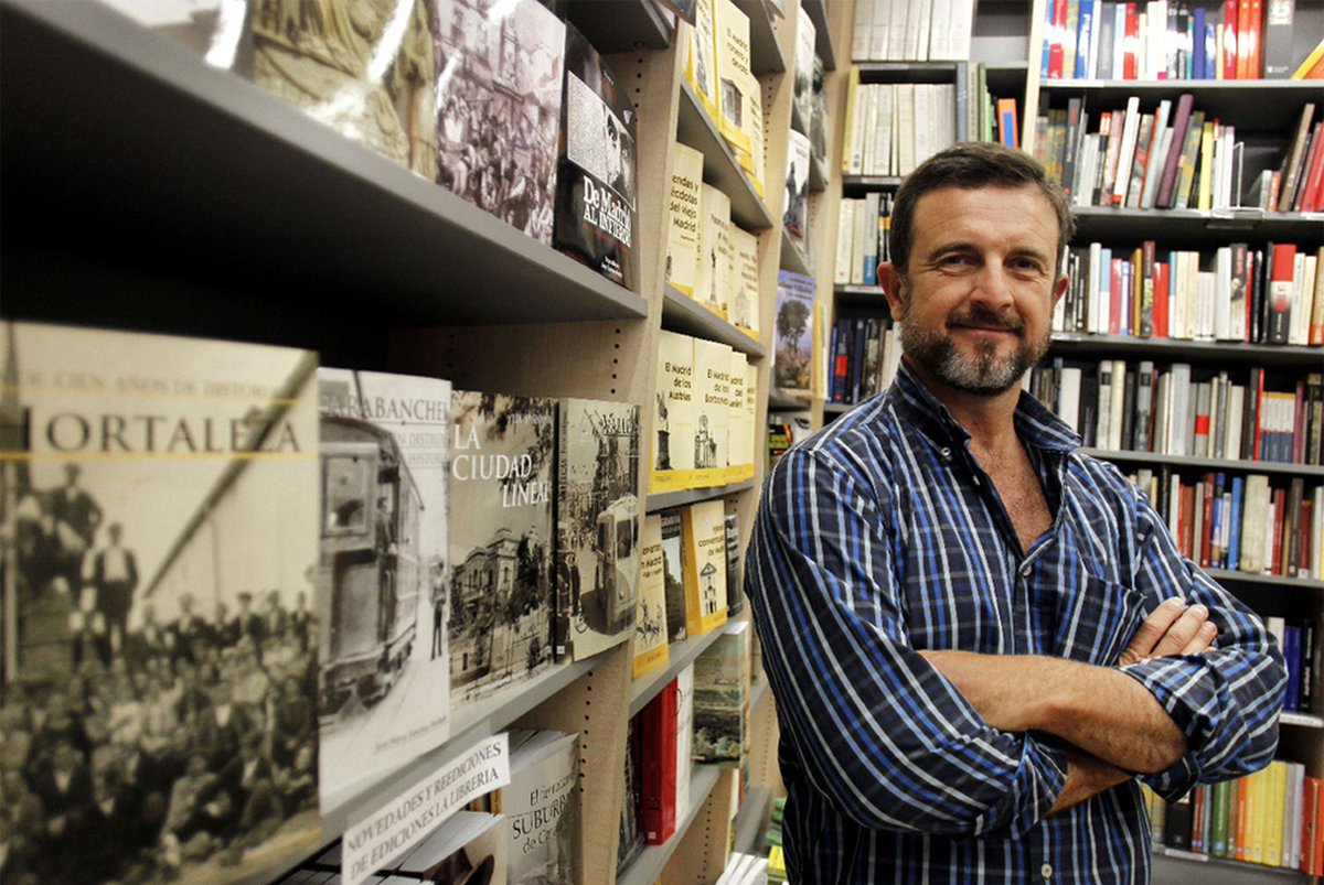 Ha muerto escalando en Gredos mi gran amigo y editor #MiguelTébar. Su labor en defensa del #patrimoniocultural de #Madrid y del #PNGuadarrama, como fundador de Ediciones <a href="/lalibreria/">Ed. La Libreria</a>, será siempre recordada. Nos deja un poco más solos en estos tiempos de pérdidas...
Foto: El País