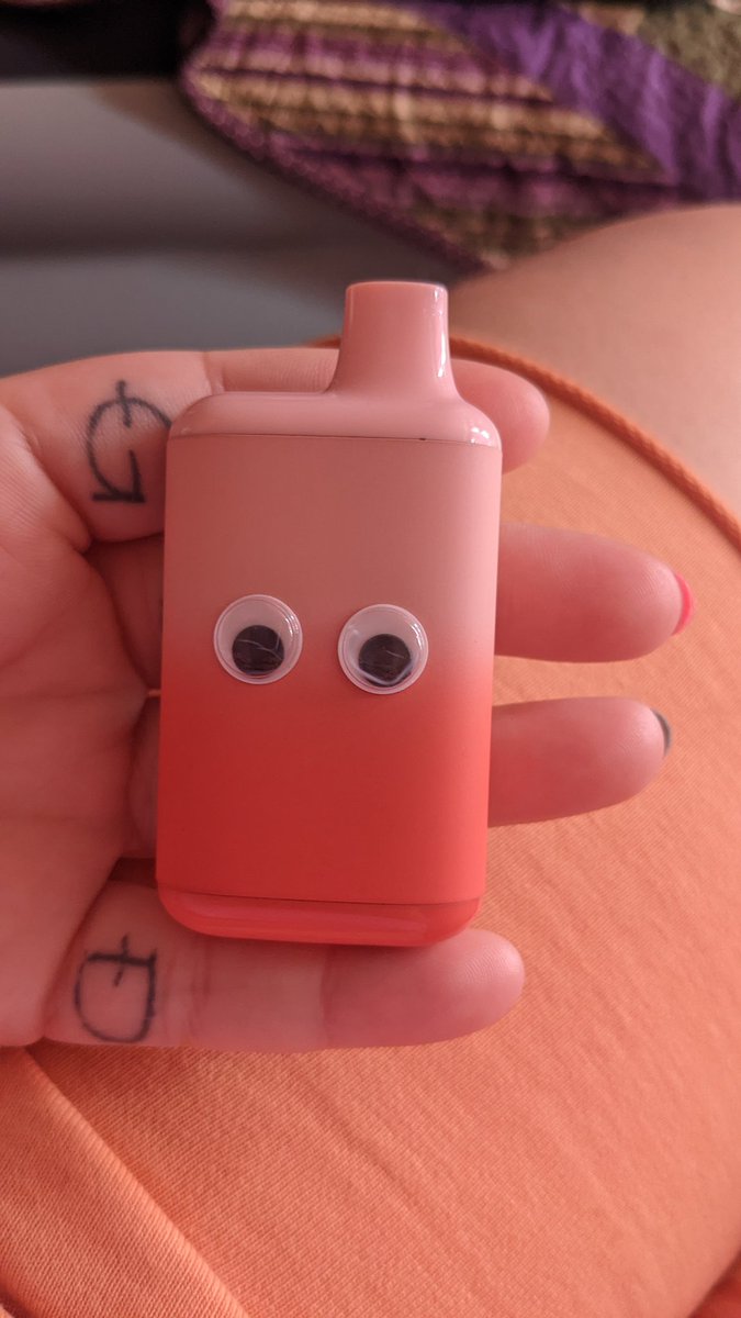 got drunk and out googley eyes on my vape 😂