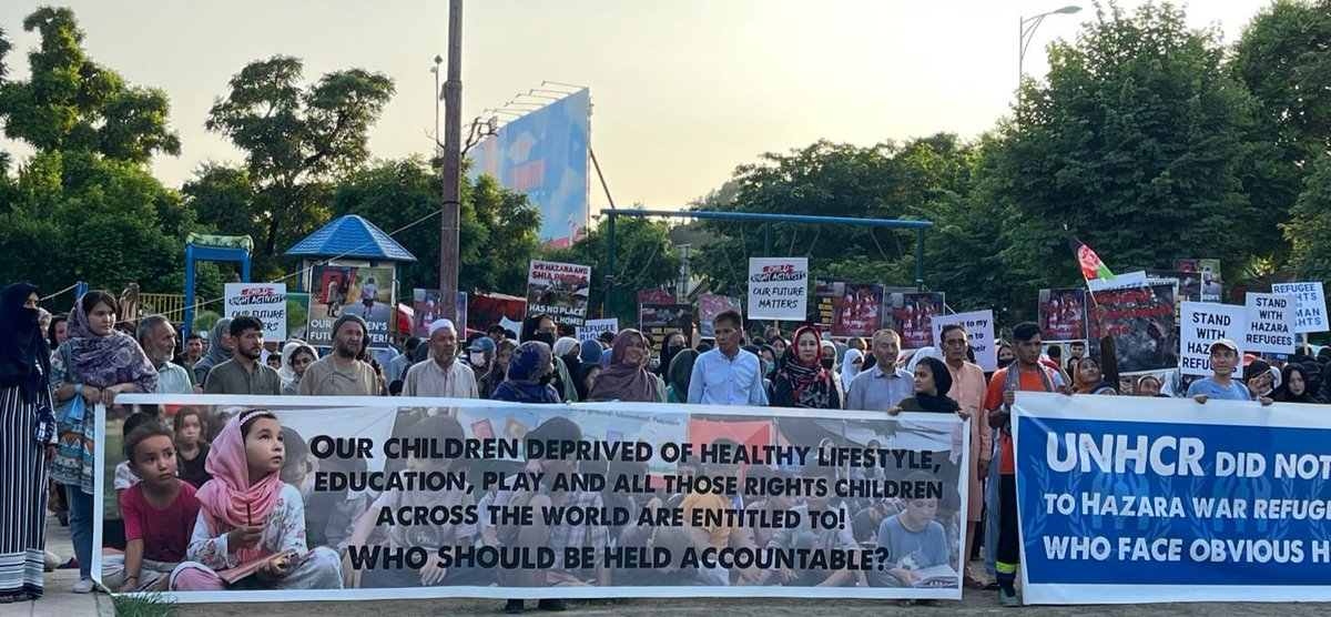 ghafoorazad's tweet photo. Dozens of Afghan refugees have been demonstrating for resettlement in Islamabad for the past several months after the handover of Afghanistan to the Taliban. Today 10 people were arrested by Kohsar Police Station, 5 female were released a while ago. @UNHCRPakistan Doing anything? https://t.co/Y4ttbqJvpx