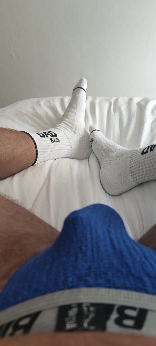 AdiletteSocks's tweet photo. Relaxing with dad socks....... #WhiteSox #daddygay #smellysocks #jockstrap #sockssniffer #oink #gaydad #sockdad #pigHole https://t.co/75CqStQyoV