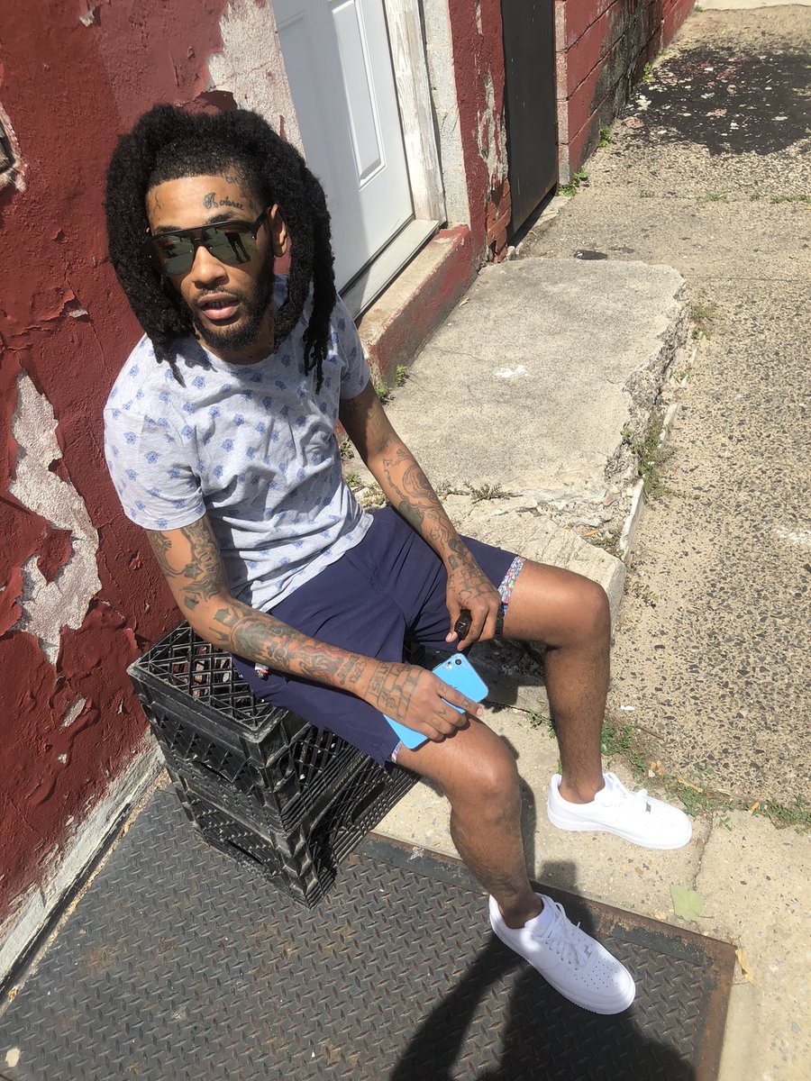 ManMugga215's tweet photo. @TheyLuvvLi_ @10thstMeek https://t.co/fwFEYRDshW
