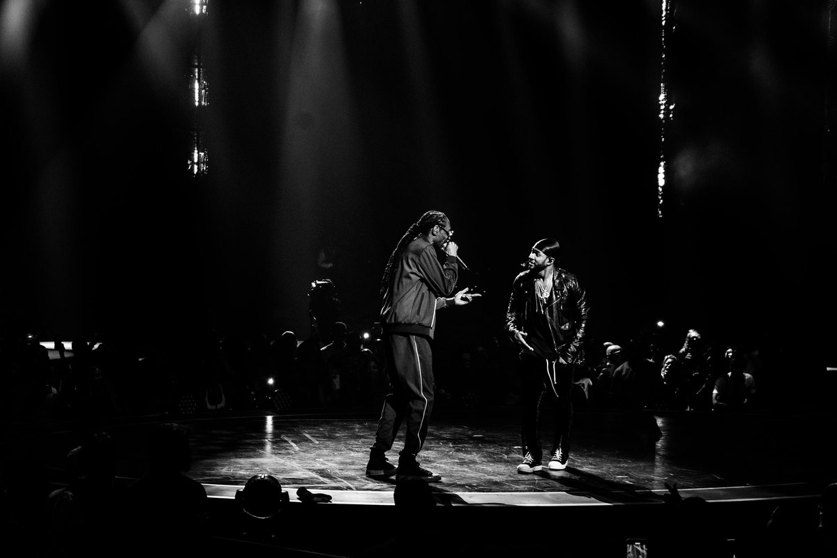 Usher's tweet image. 1,2,3 and to the 4 Snoop Doggy Doggy and Usher Raymond at the door. Preciate you Unc ... shouts to the BIG Homie @SnoopDogg for coming through… #UsherMyWay