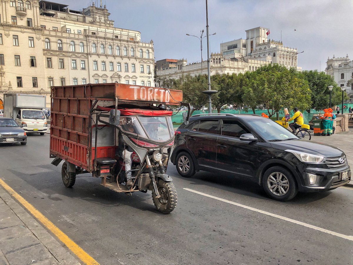 limantigua's tweet photo. Rápidos y Furiosos - Plaza San Martín

Lima, ¿Cómo vamos? 🤔
Lima, ¡Así estamos! 🤷🏻‍♂️🤷🏻‍♀️

Fotografías 📸 Vladimir Velásquez
#furious #fast #fastandfurious #vindiesel #thefastandthefurious #dominictoretto #seeyouagain #ff #itsnevergoodbye #toretto
#CiudadesCómoVamos #VisitaLima #Peru https://t.co/BMXIV5pAgd