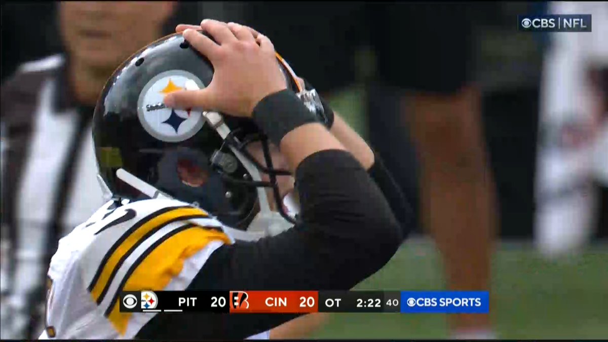 CBSSports's tweet photo. words cannot describe this Steelers-Bengals game https://t.co/jJWPxVk3ig